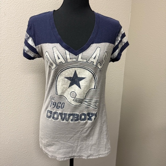 Dallas Cowboys Legends V-Neck Tee Navy Gray Vintage Style L NFL - Picture 2 of 11